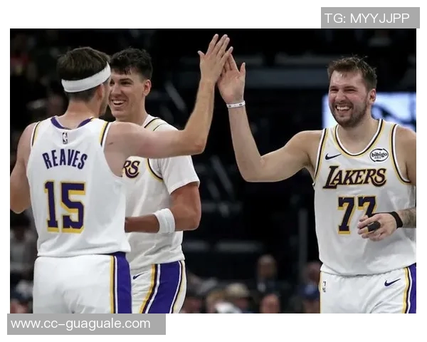 湖媒分析东契奇与詹姆斯关系称两人如同同事互不讨厌但仍需磨合