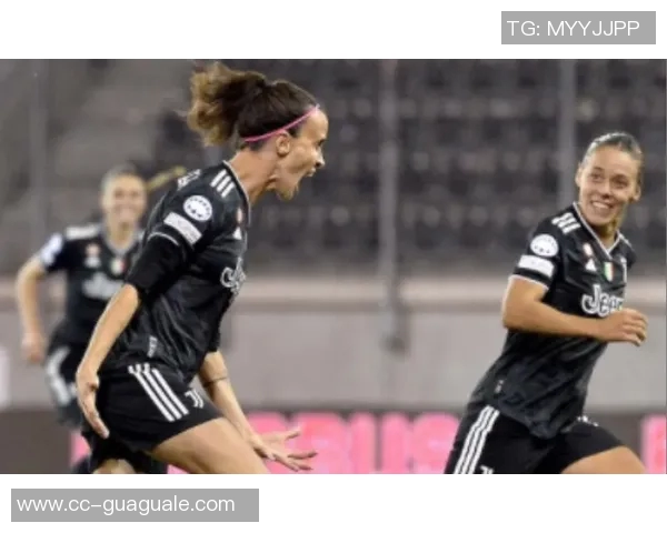 女足欧冠第三轮精彩纷呈拜仁逆转阿森纳曼联小胜巴黎巴萨尤文双双获胜