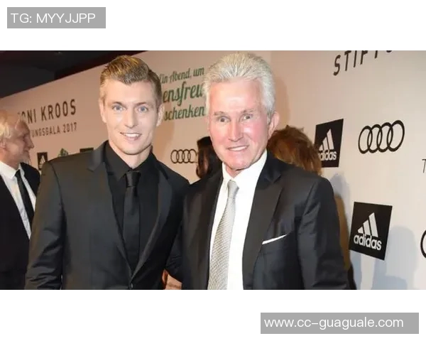 拜仁祝希斯菲尔德77岁生日快乐功勋主帅带队夺14冠成就辉煌历史